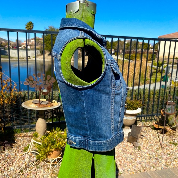 ❗️ Custom Painting❗️🎨 Denim Vest - Picture 3 of 3